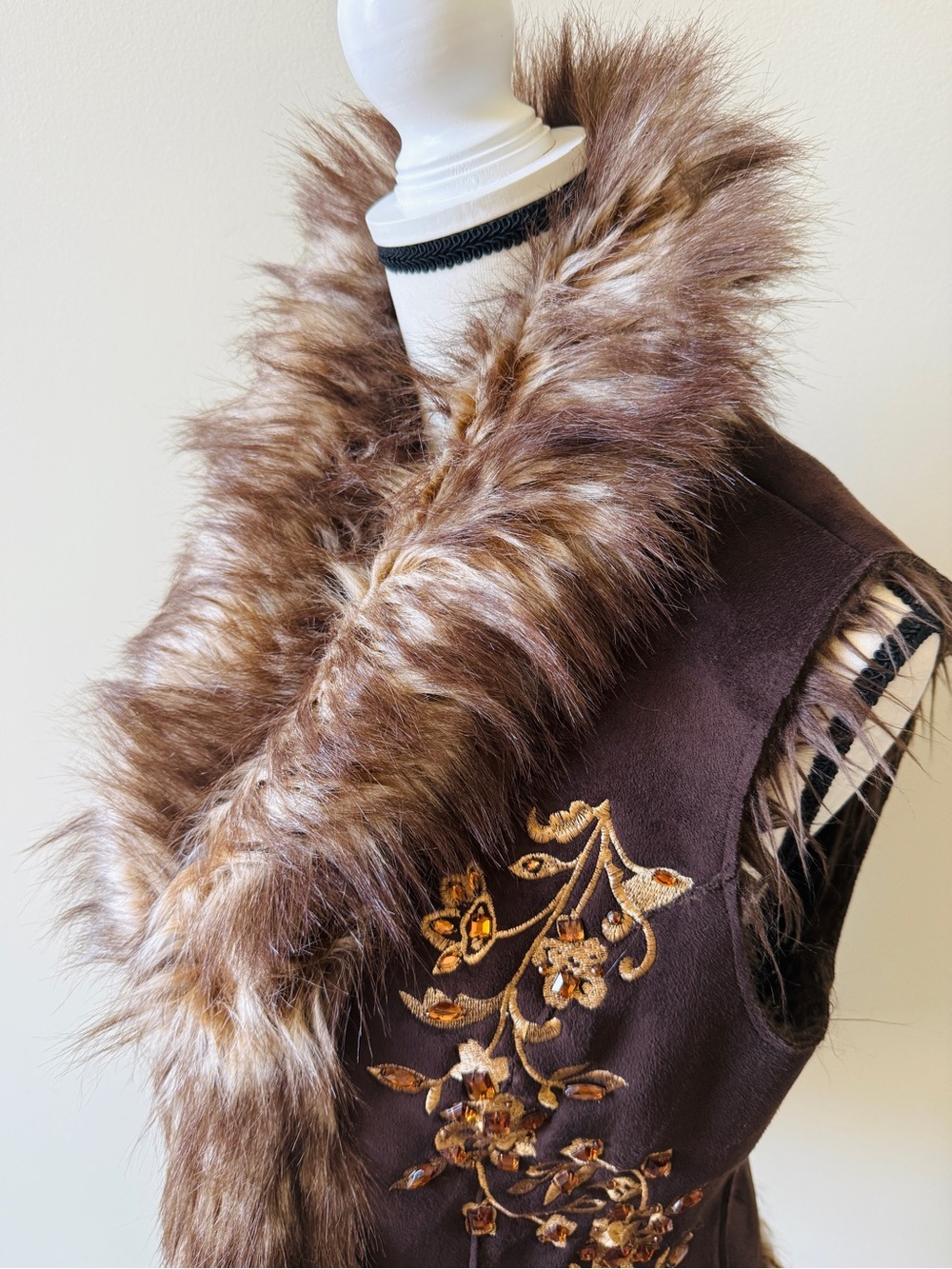 Faux Fur Trim Embroidered Brown Vest - Picture 2 of 6